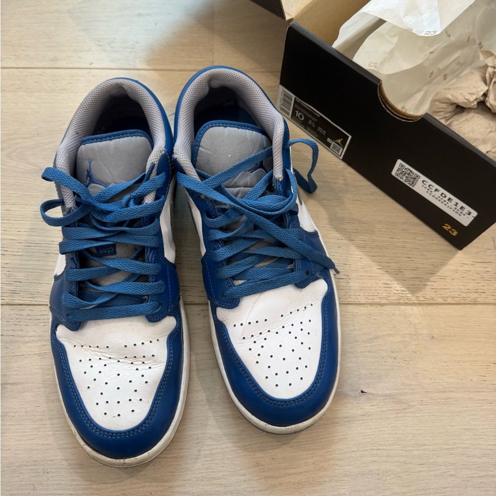 Men’s Nike air Jordans size 10 blue good condition sneaker shoe